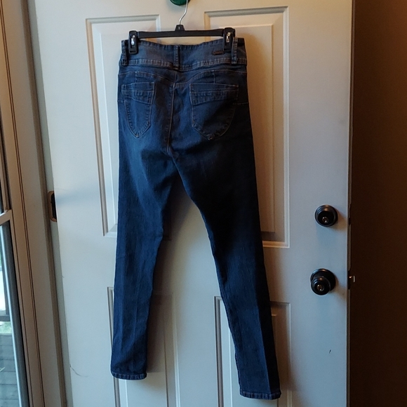 Junior's Kiss & Fly Collection by Rosee jeans - Picture 6 of 9